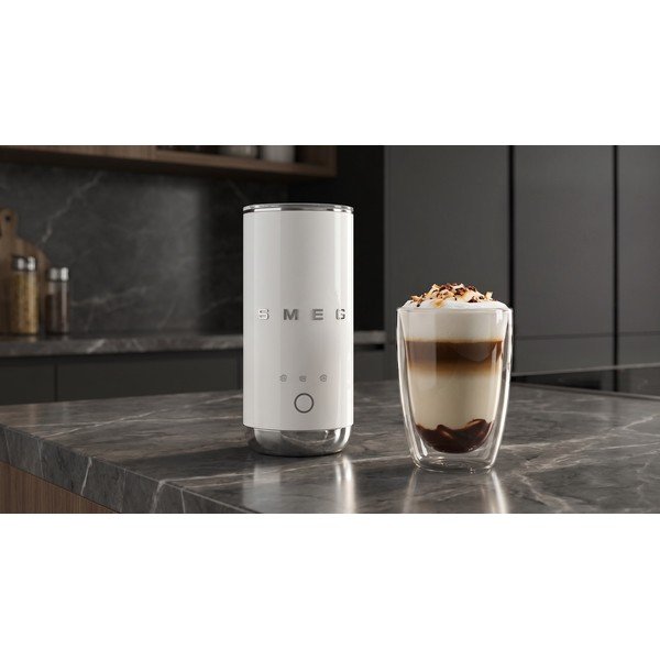 Krémovobiely plastový elektrický šľahač mlieka 120 ml – SMEG-image-1