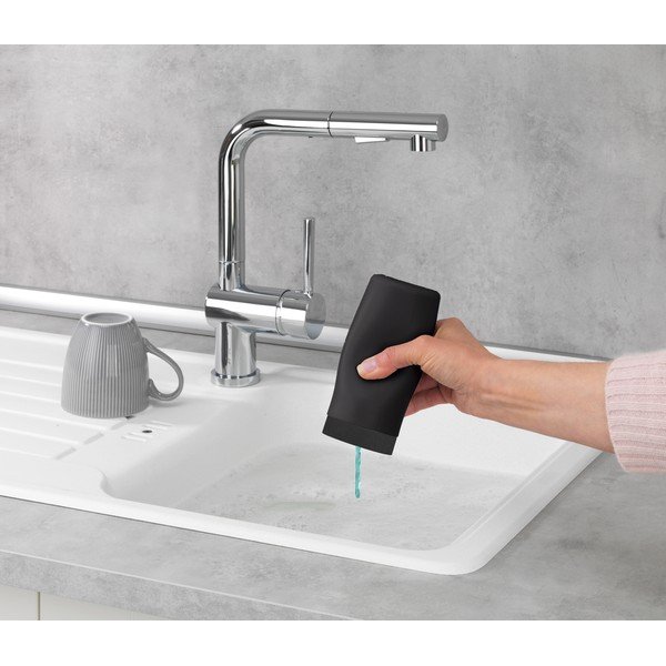 Čierny silikónový dávkovač na mydlo Wenko Easy Squeez-e-image-1