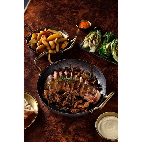 Servírovací kovový tanier v striebornej farbe ø 24 cm Serve – BonBistro-image-1