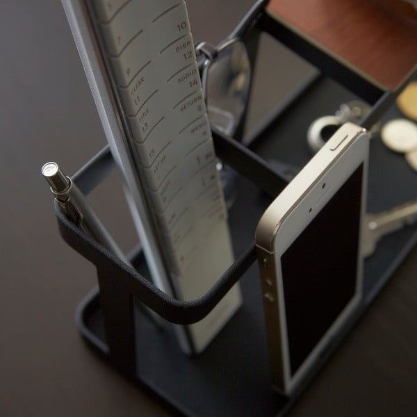 Čierny multifunkčný stojan s detailom z bukového dreva YAMAZAKI Tower Desk Bar-image-1