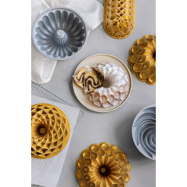 Forma na pečenie z liateho hliníka zlatej farby Bonami Selection Volcania-image-2