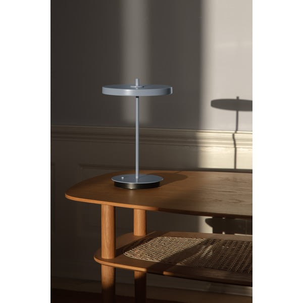 Svetlomodrá kovová LED stolová lampa s kovovým tienidlom (výška 31 cm) Asteria Move – UMAGE-image-1