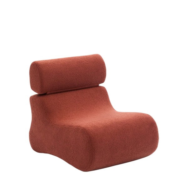 Kreslo v terakotovej farbe z textílie buklé Club – Kave Home