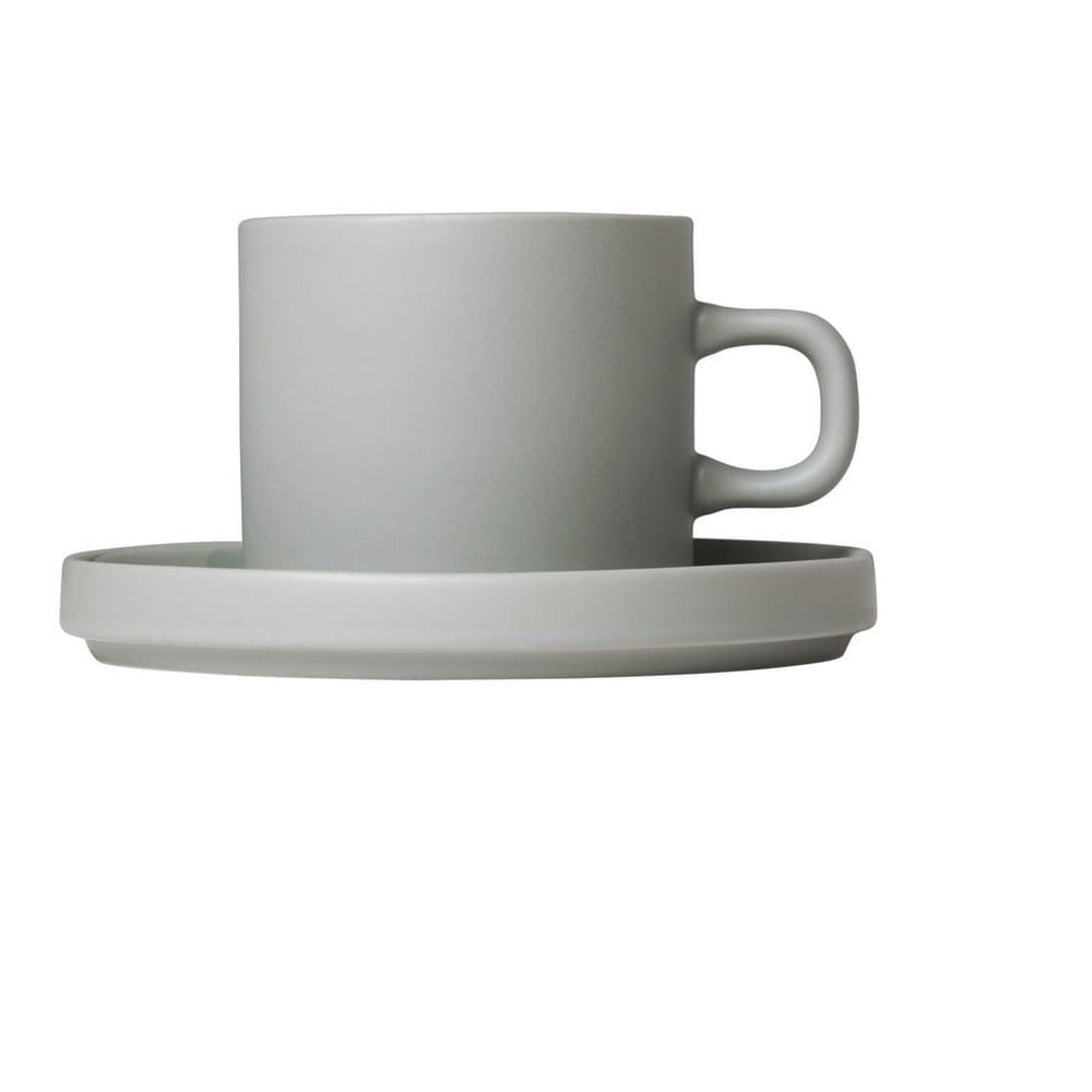 Súprava 2 svetlosivých keramických šálok na kávu s tanierikmi Blomus Pilar, 200 ml