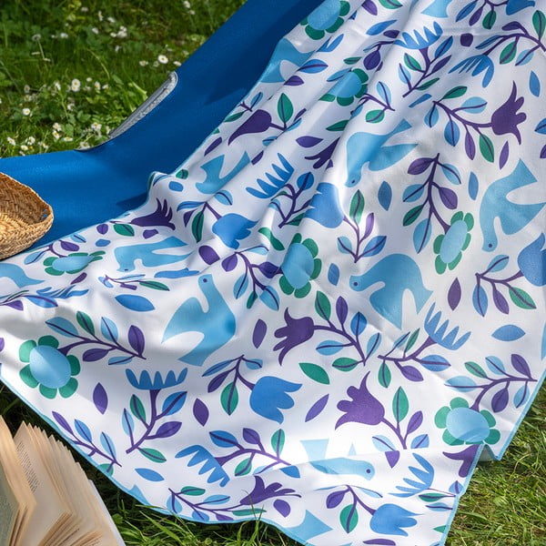 Modro-biela osuška z mikrovlákna Rex London Folk Doves, 70 x 150 cm-image-1