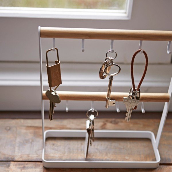 Biely vešiak na kľúče s detailom z bukového dreva YAMAZAKI Tosca-image-3