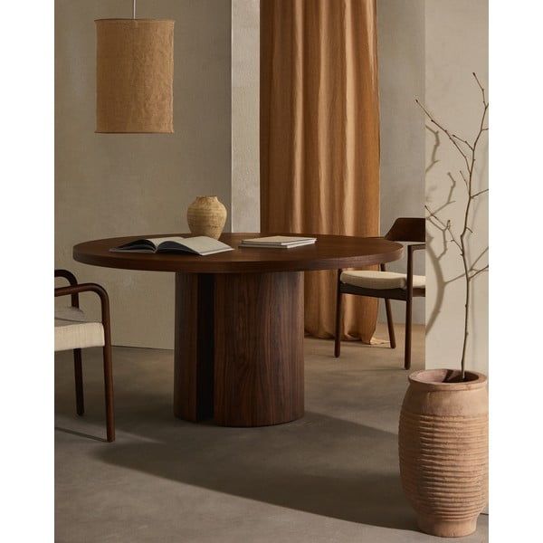 Hnedý okrúhly jedálenský stôl v dekore orecha ø 150 cm Nealy – Kave Home-image-1