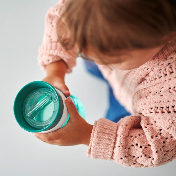 Svetloružový tritanový detský hrnček 300 ml Flowers &amp; butterflies – Mepal-image-3