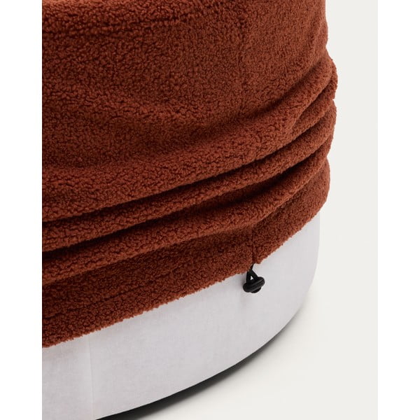 Taburet v terakotovej farbe z textílie buklé Kaeli – Kave Home-image-2