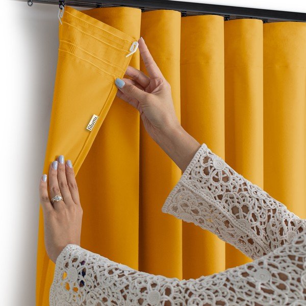 Zamatový dimout záves v horčicovej farbe 200x300 cm Velto – Filumi-image-3