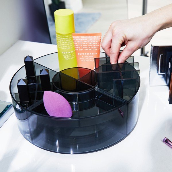 Matne čierny kúpeľňový organizér na kozmetiku z recyklovaného plastu Cosmetic Carousel - iDesign-image-1