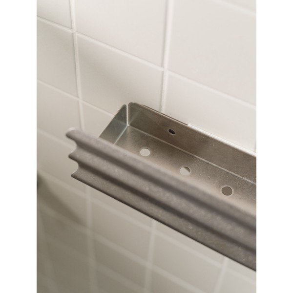 Nástenná nerezová kúpeľňová polička v striebornej farbe Olbi – noo.ma-image-3