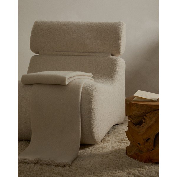 Slonovinové kreslo z textílie buklé Club – Kave Home-image-1