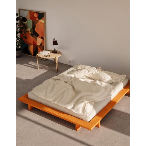 Oranžová dvojlôžková posteľ z borovicového dreva bez čela s roštom 160x200 cm Japan – Karup Design-image-1