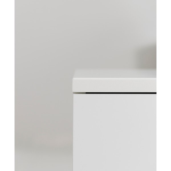 Biela komoda s nohami z dubového dreva Tenzo Birka, 176,5 x 78 cm-image-1