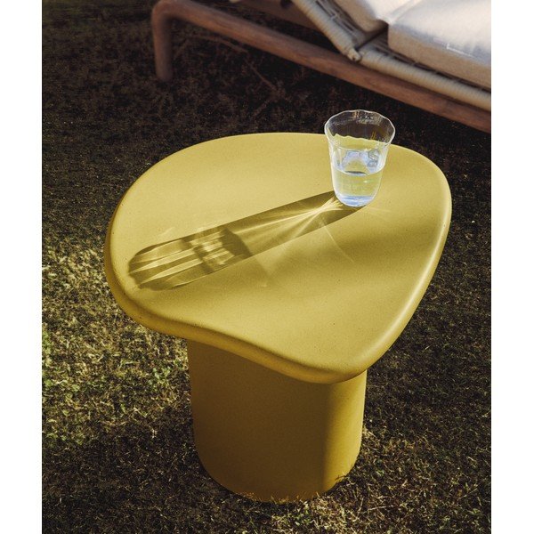 Betónový záhradný stolík 47x48 cm Macarella – Kave Home-image-1
