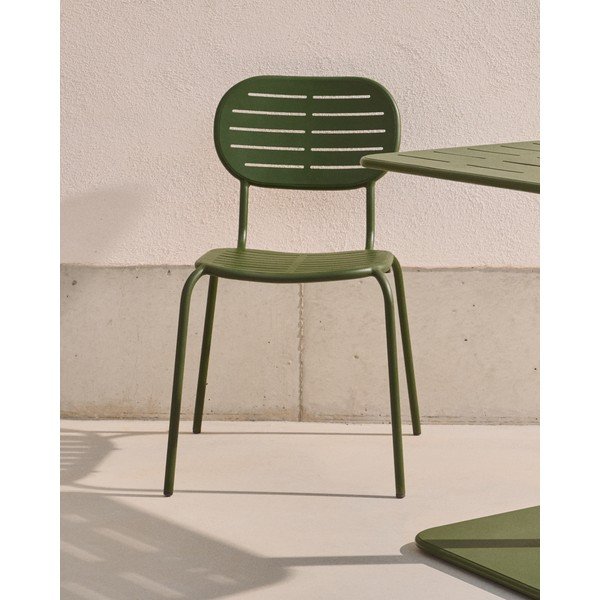 Tmavozelená kovová záhradná stolička Brai – Kave Home-image-1