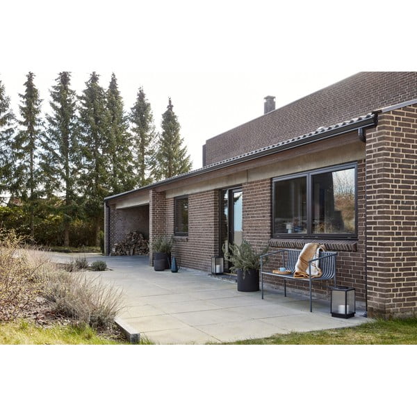 Čierna kovová záhradná lavica Villa – Hübsch-image-1