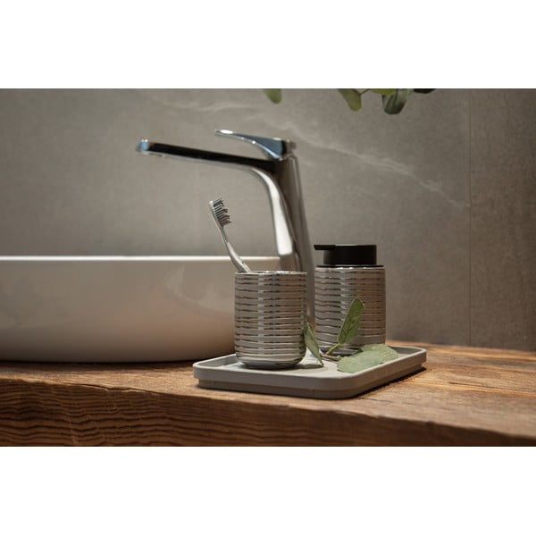Keramický téglik na zubné kefky v striebornej farbe Vilalba – Wenko-image-2
