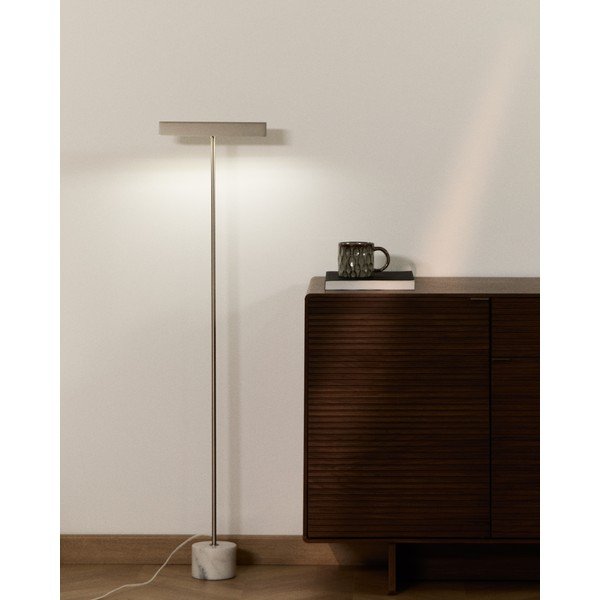 Stojacia lampa v striebornej farbe (výška  121 cm) Lynor – Kave Home-image-1