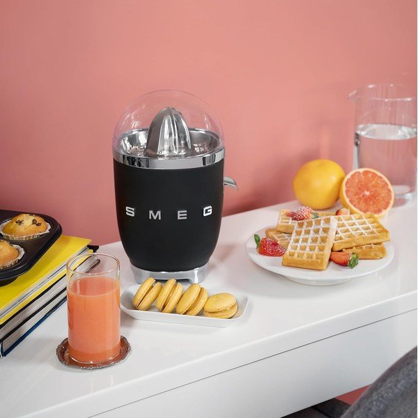 Čierny odšťavovač 50's Retro Style – SMEG-image-1