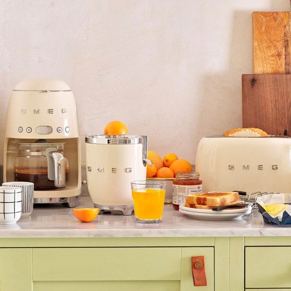 Krémovobiely odšťavovač 50's Retro Style – SMEG-image-3