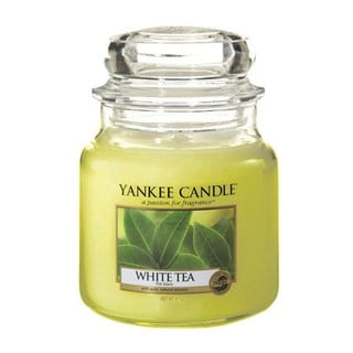 Vonná sviečka Yankee Candle White Tea, doba horenia 65 h
