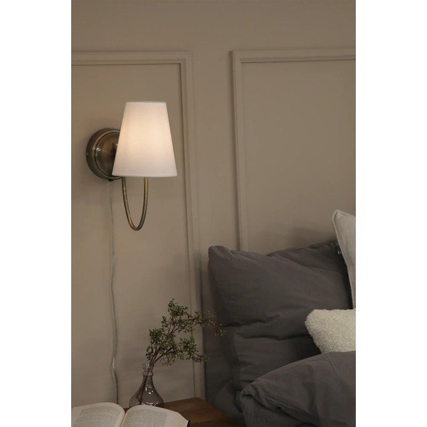 Biele/v mosadznej farbe nástenné svietidlo do zásuvky Amar – Markslöjd-image-1