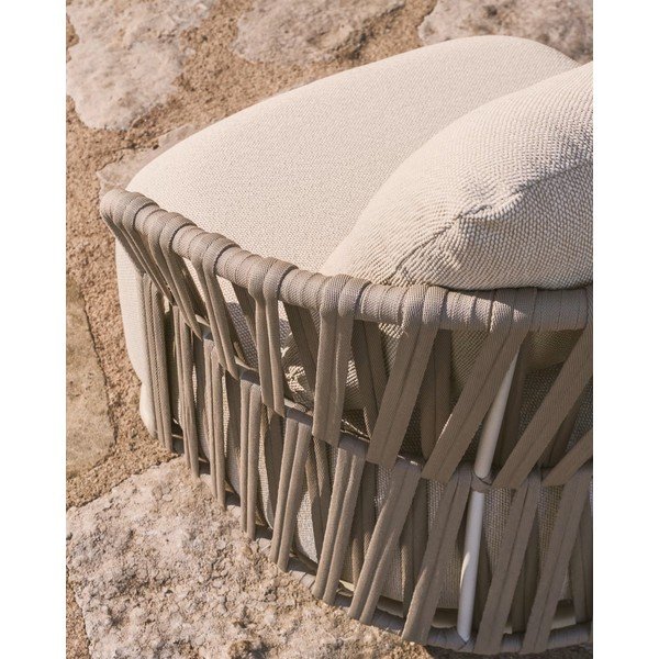 Krémovobiele/taupe polstrované záhradné kreslo Osani – Kave Home-image-3