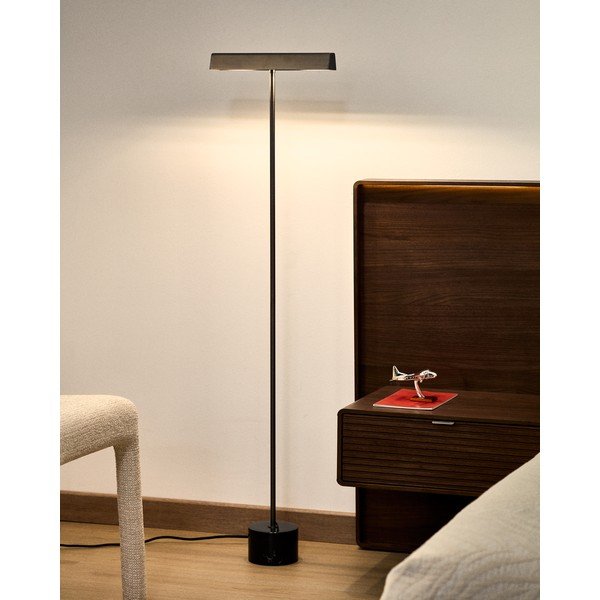 Čierna stojacia lampa (výška  121 cm) Lynor – Kave Home-image-1