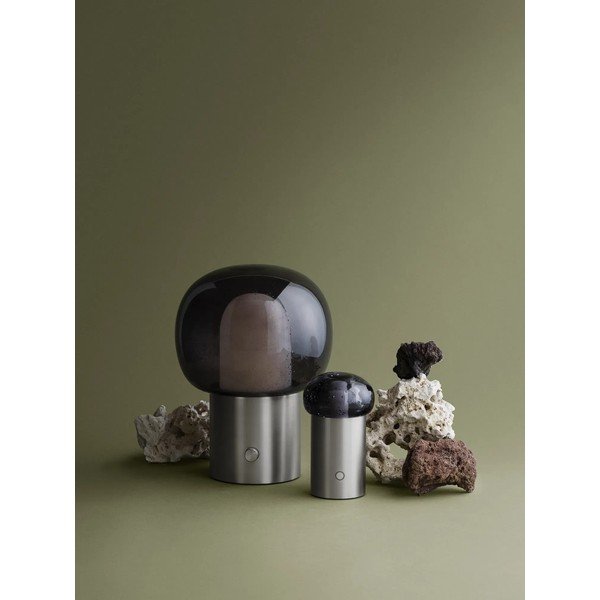 Hliníková LED stolová lampa v striebornej farbe so skleneným tienidlom (výška 32 cm) Iris – Blomus-image-4