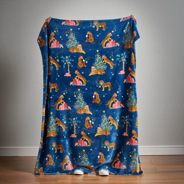 Modrá deka s vianočným motívom z mikroplyšu 130x170 cm Christmas Tiger – Catherine Lansfield-image-4