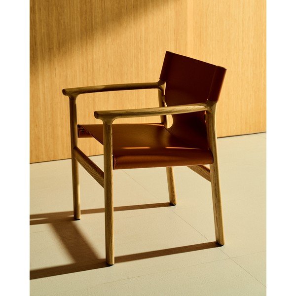 Koňakovohnedá jedálenská stolička s podrúčkami z jaseňového dreva Jan – Kave Home-image-1