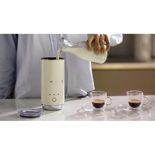 Krémovobiely plastový elektrický šľahač mlieka 120 ml – SMEG-image-2