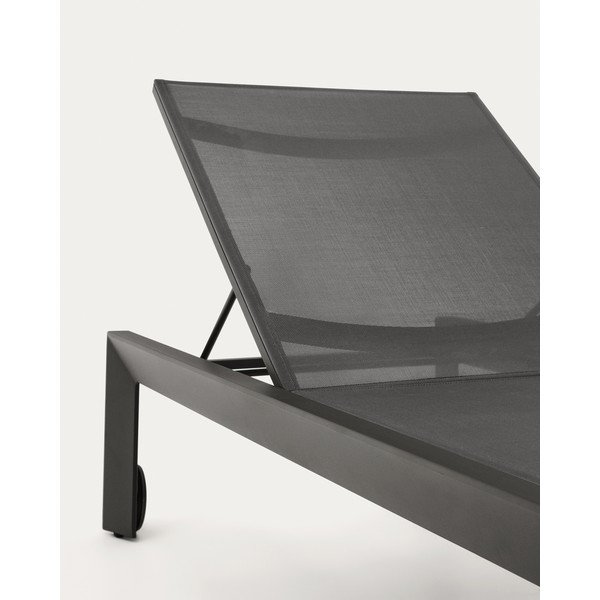 Čierne kovové záhradné ležadlo Canutells – Kave Home-image-4