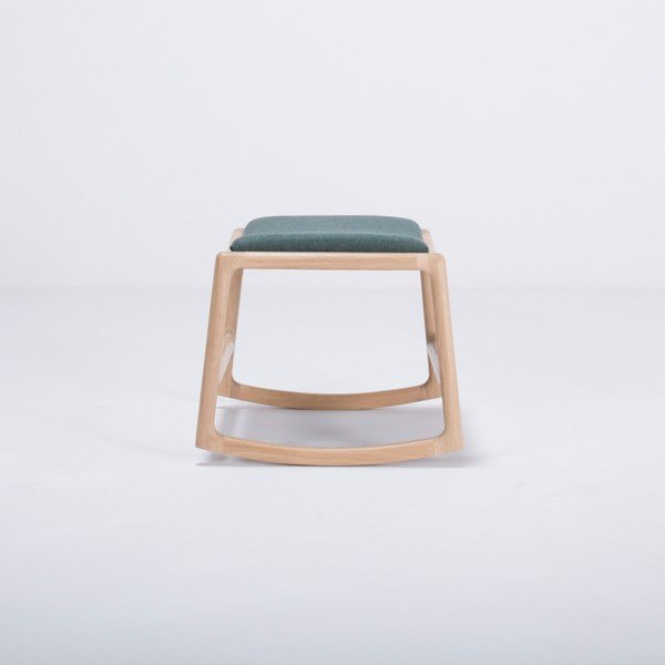 Podnožka s konštrukciou z dubového dreva so zeleným textilným sedadlom Gazzda Dedo-image-1
