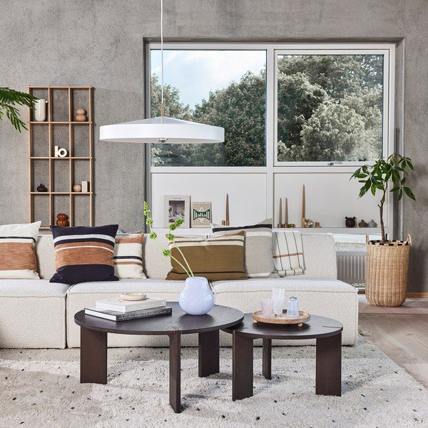 Okrúhly konferenčný stolík z jaseňového dreva v tmavo prírodnej farbe ø 65 cm Oy – OYOY Living Design-image-2