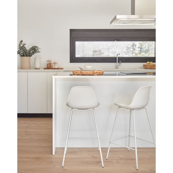 Biela barová stolička (výška sedadla 65 cm) Brighter – Kave Home-image-1