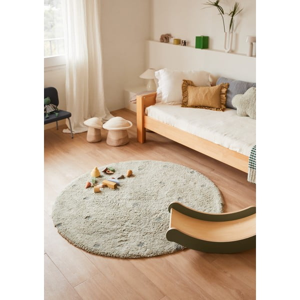 Svetlozelený prateľný ručne tkaný bavlnený detský koberec ø140 cm Round Dot Blue Sage – Lorena Canals-image-1