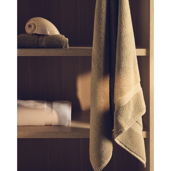 Zelená froté bavlnená osuška 70x140 cm Olvira – Kave Home-image-1