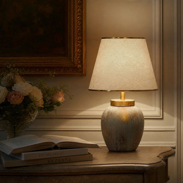 Krémovobiela/v zlatej farbe stolová lampa s textilným tienidlom (výška  47 cm) Yakamoz – Opviq lights-image-1