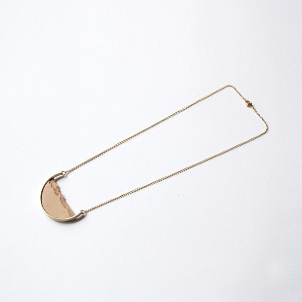 Náhrdelník v zlatej farbe s ružovým príveskom dsnú Curve-image-3