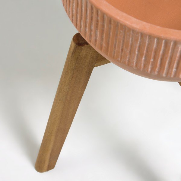 Terakotový kvetináč na drevenom stojane Kave Home Suba, výška 40 cm-image-2