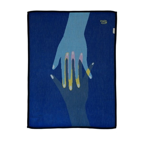 Pletená prikrývka The Wild Hug Hands, 80 × 110 cm