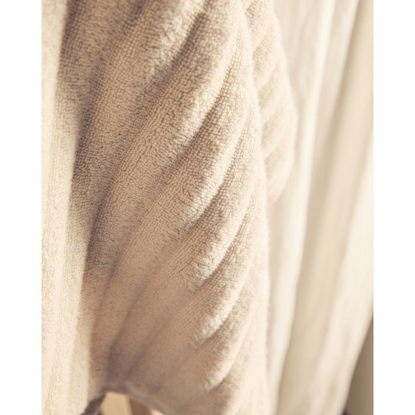 Béžová froté bavlnená osuška 70x140 cm Navira – Kave Home-image-4