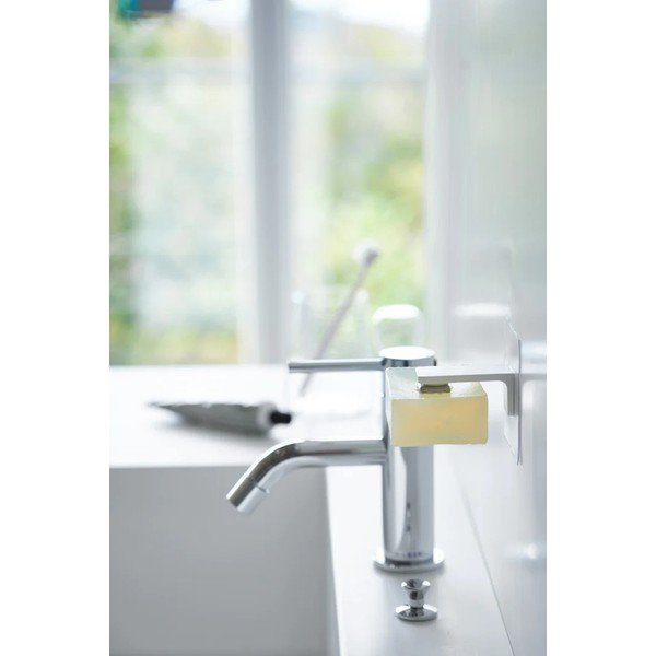 Biely samodržiaci plastový magnetický držiak mydla Film Hook – YAMAZAKI-image-1