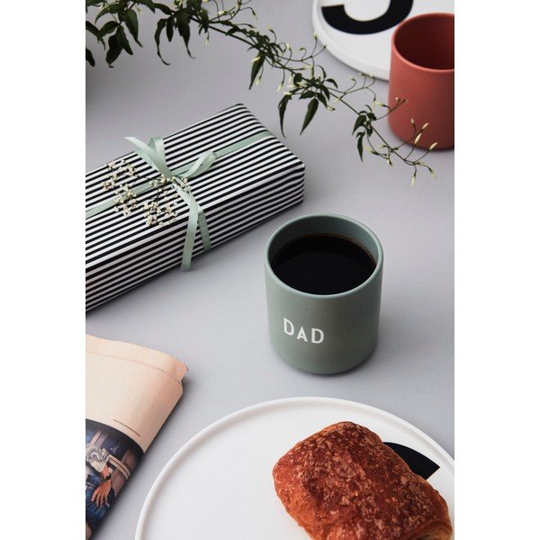 Zelený porcelánový hrnček 300 ml Dad – Design Letters-image-4
