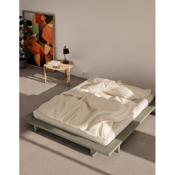 Šalviovozelená dvojlôžková posteľ z borovicového dreva bez čela s roštom 140x200 cm Japan – Karup Design-image-1