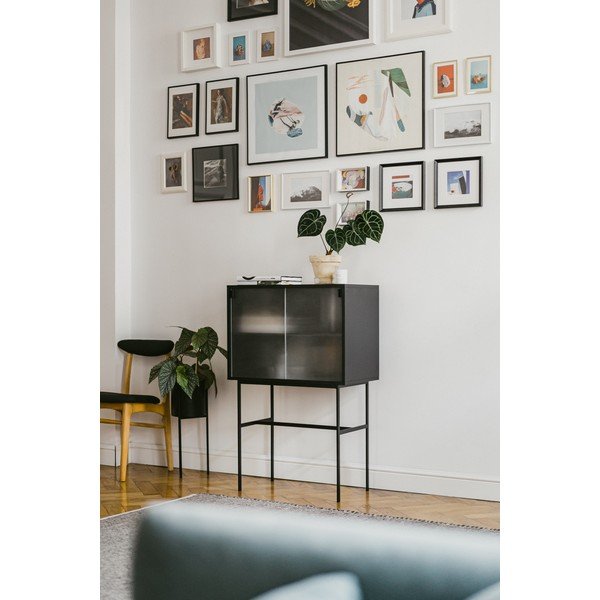 Čierna vitrína s posuvnými dverami 70x109x40 cm Lekko – noo.ma-image-1