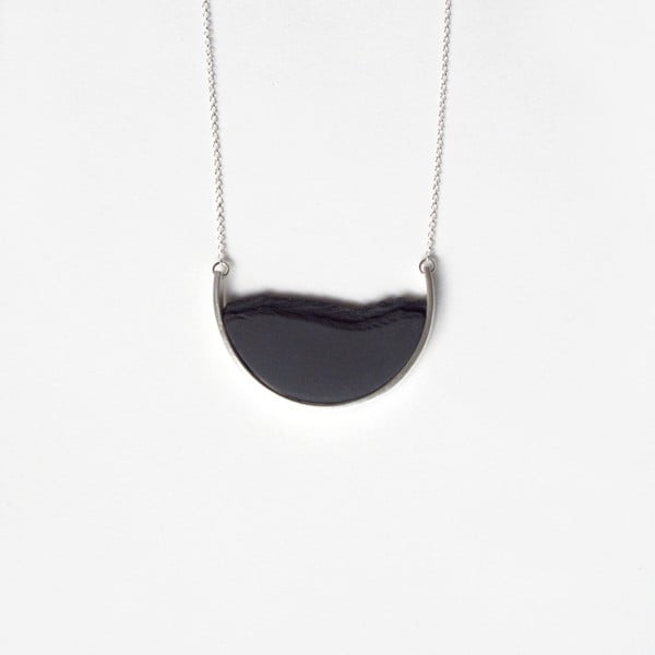 Strieborný náhrdelník s čiernym príveskom  dsnú Curve